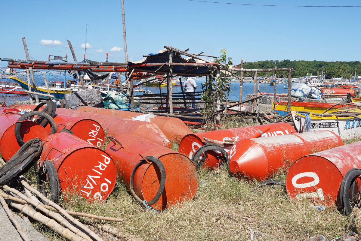 Steel payaws or fish aggregating devices at the port in Barangay Cato, Infanta, Quezon before these are anchored into the coastal waters to attract fish. Photo by Ray Zambrano